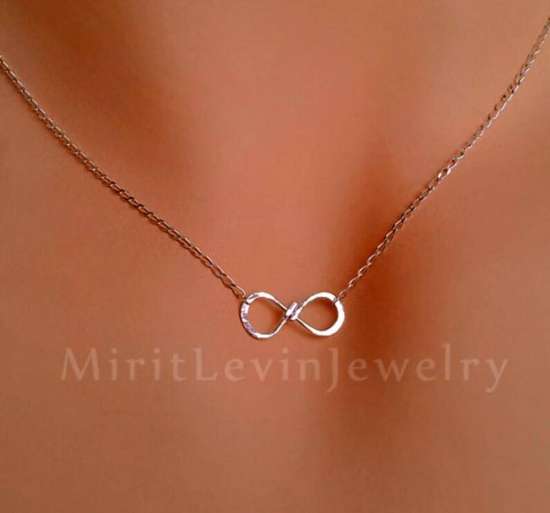 Sweet 16 Infinity Halskette Gold Oder Sterling Silber, Zierlicher Anhänger von MiritLevinJewelry