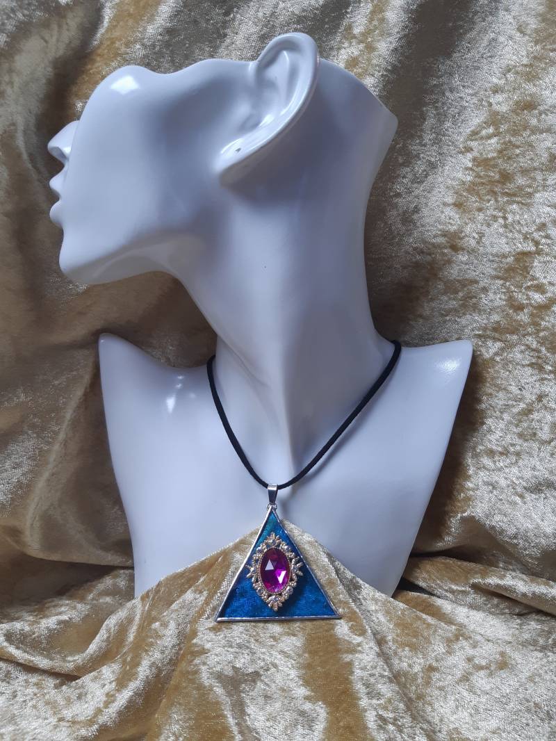 Anhänger Dreieck Blau Glasmalerei Und Rosa Strasssteine, Halskette Aus Glas Strass Rosa, Halsband Blaues Anhänger Dreieck Blau Glasmalerei Und Rosa Strasssteine, Halskette Aus Glas Strass Rosa, Halsband Blaues von Mirouchecreations