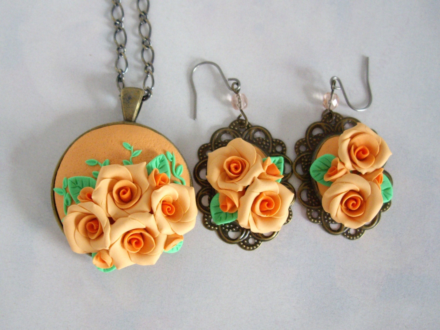 Polymer Clay Nacklace Und Ohrringe, Pfirsich Rose Halskette Floral Set Polymer Clay Nacklace Und Ohrringe, Pfirsich Rose Halskette Floral Set von MisakoBeads
