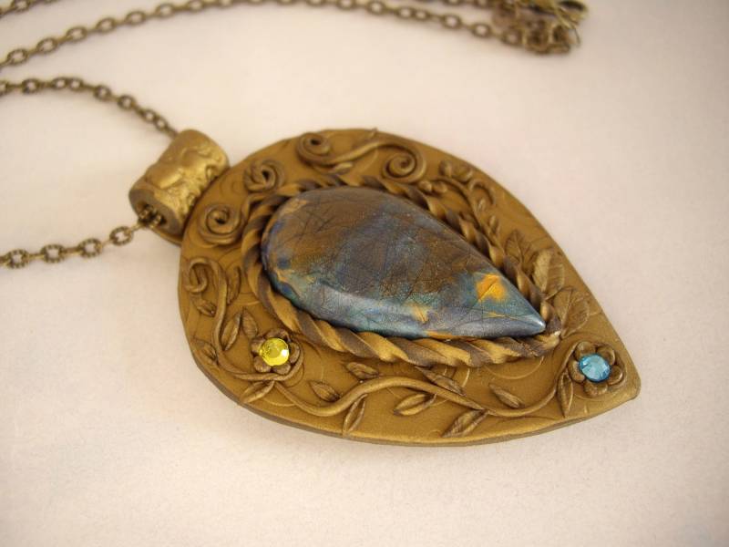 Polymer-Ton-Kette, Faux Labradorit-Anhänger, Anhänger Aus Polymer Clay Gold, Gestickte Anhänger, Handgemachte Halskette Polymer-Ton-Kette, Faux Labradorit-Anhänger, Anhänger Aus Polymer Clay Gold, Gestickte Anhänger, Handgemachte Halskette von MisakoBeads