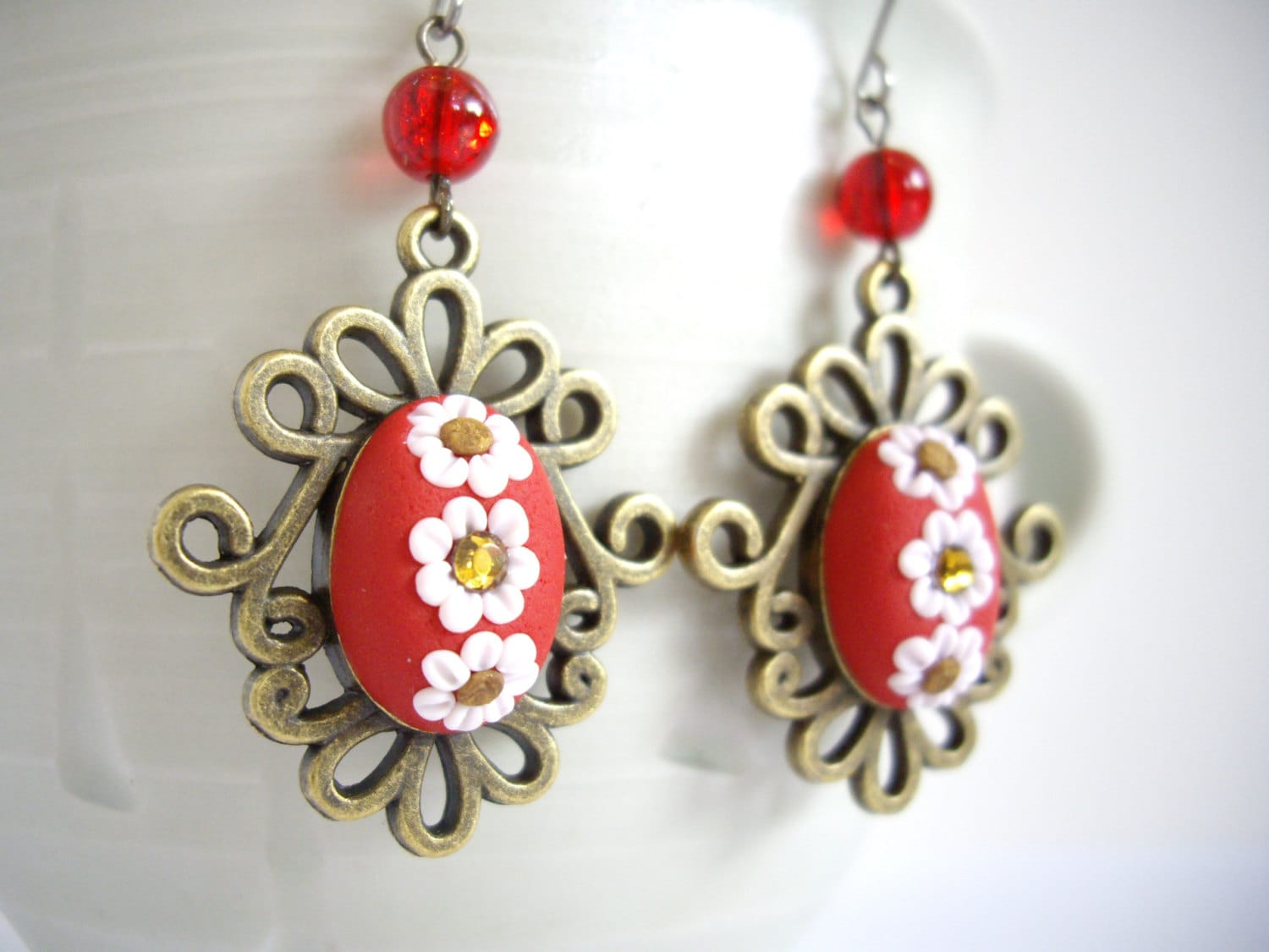 Polymer-Ton-Ohrringe, Polymer Clay Floral Ohrringe, Granatapfel Rote Floral Cabochon Titan Ohrwirr Polymer-Ton-Ohrringe, Polymer Clay Floral Ohrringe, Granatapfel Rote Floral Cabochon Titan Ohrwirr von MisakoBeads