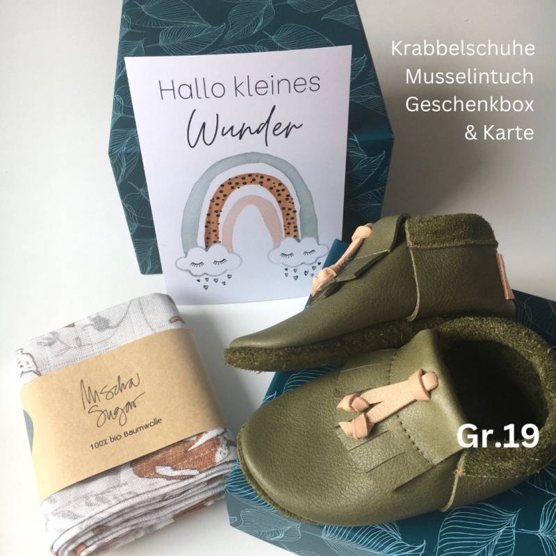Krabbelschuhe Mit Schrift Auf Der Ferse, Grüne Mokassins Bändchen Gr.19 Auch Als Set Musselintuch Und Karte, Ab 46, 40 Euro von MischaSugarKIDS