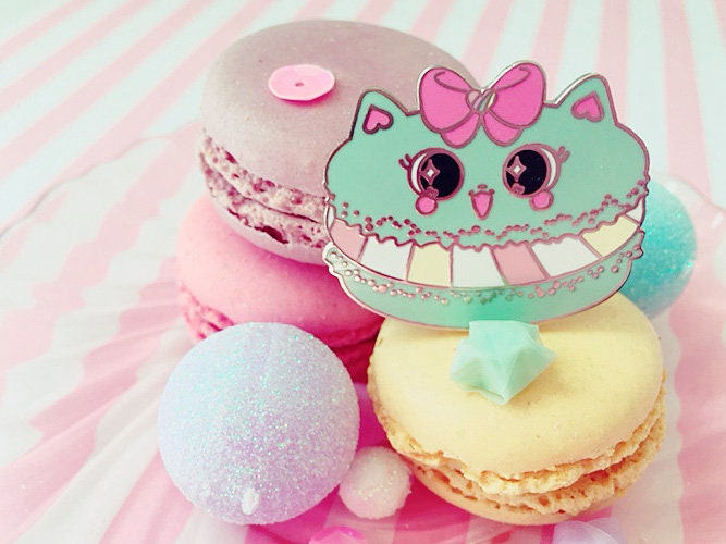 Katze Macaron Pin von MiseducatedShop