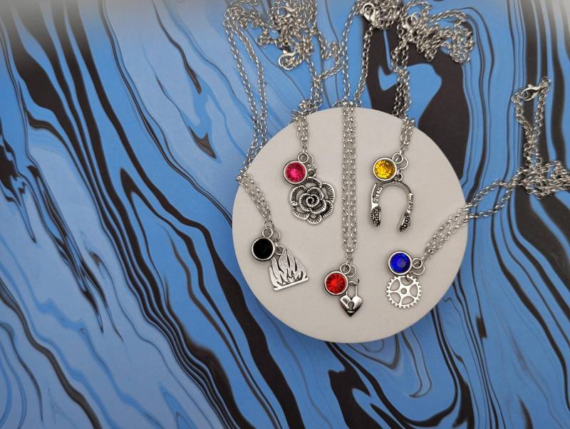 Power Rangers 2017 Film Charakter Inspiriert Mini Juwel & Charm Halsketten - Jason, Billy, Zack, Kim, Trini Power Rangers 2017 Film Charakter Inspiriert Mini Juwel & Charm Halsketten - Jason, Billy, Zack, Kim, Trini von MishMashedTreasures