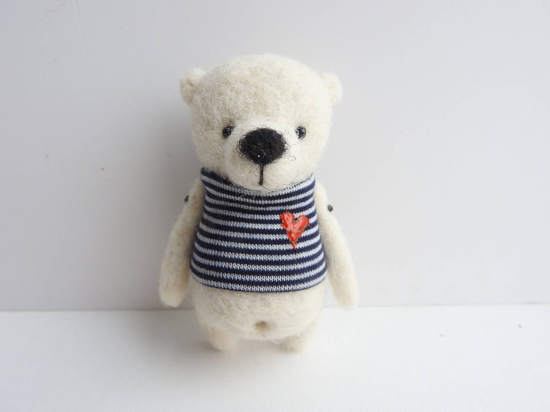 Ein Personalisiertes Geschenk, Bär Brosche, Nadelgefilzter Taschenbär, Polarweißer Bär, Miniaturtiere, Teddybär Anstecknadel Ein Personalisiertes Geschenk, Bär Brosche, Nadelgefilzter Taschenbär, Polarweißer Bär, Miniaturtiere, Teddybär Anstecknadel von MishaLaboratory