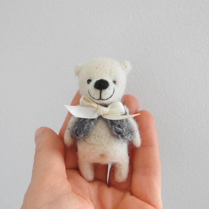 Ein Personalisiertes Geschenk, Kleine Bär Umarmung, Filzbär Pin, Weiße Brosche, Eisbär, Senden Sie Diesen Mit Einer Großen Umarmung An Jemanden Ein Personalisiertes Geschenk, Kleine Bär Umarmung, Filzbär Pin, Weiße Brosche, Eisbär, Senden Sie Diesen Mit Einer Großen Umarmung An Jemanden von MishaLaboratory