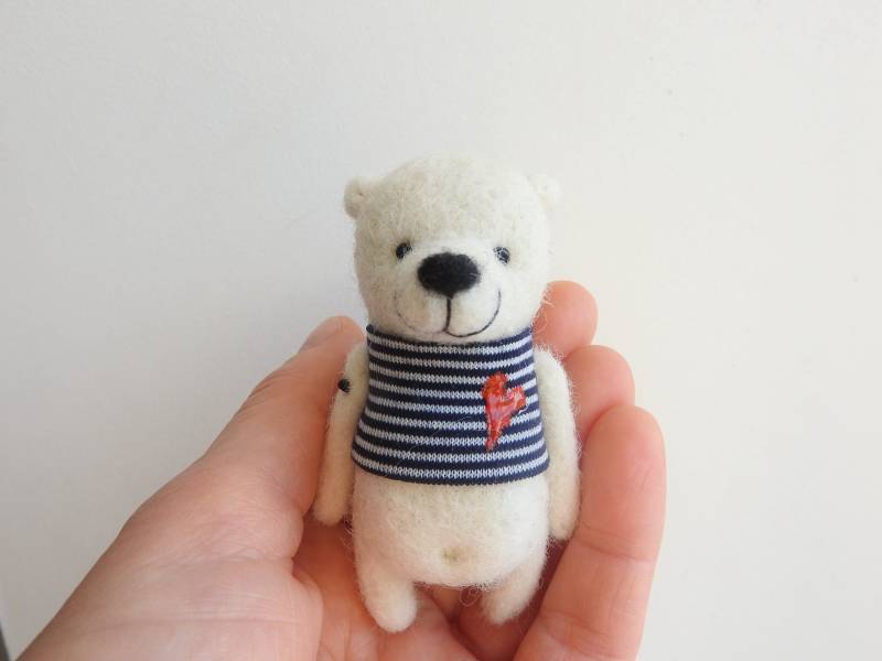 Ein Personalisiertes Geschenk, Nadelfilz Bär Brosche, Wollweißer Bär, Weihnachtsideen von MishaLaboratory