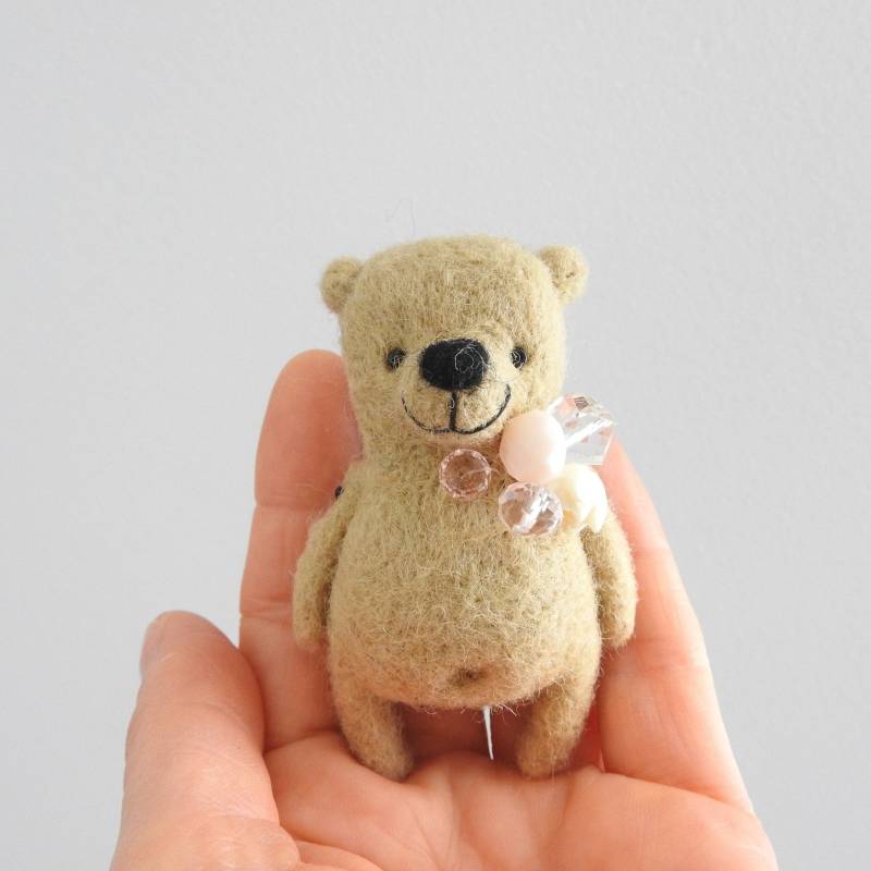 Ein Personalisiertes Geschenk, Nadelgefilzte Beige Bär Brosche Für Weihnachtsgeschenke Ideen Ein Personalisiertes Geschenk, Nadelgefilzte Beige Bär Brosche Für Weihnachtsgeschenke Ideen von MishaLaboratory