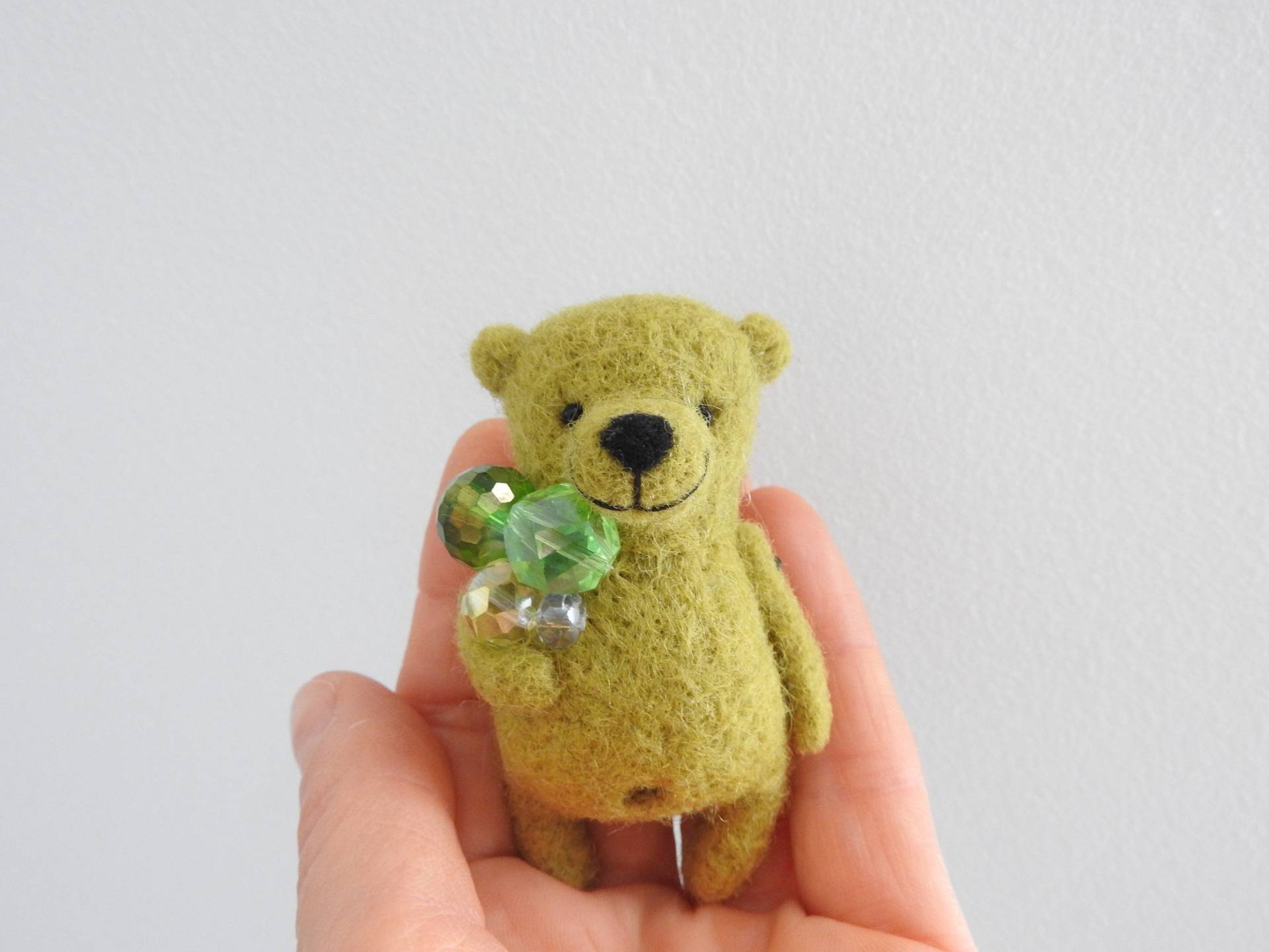 Ein Personalisiertes Geschenk, Nadelgefilzte Grüne Bär Brosche/Geschenkideen Miniaturtiere Handgemachte Geschenke Gefilzte Tiere Ein Personalisiertes Geschenk, Nadelgefilzte Grüne Bär Brosche/Geschenkideen Miniaturtiere Handgemachte Geschenke Gefilzte Tiere von MishaLaboratory