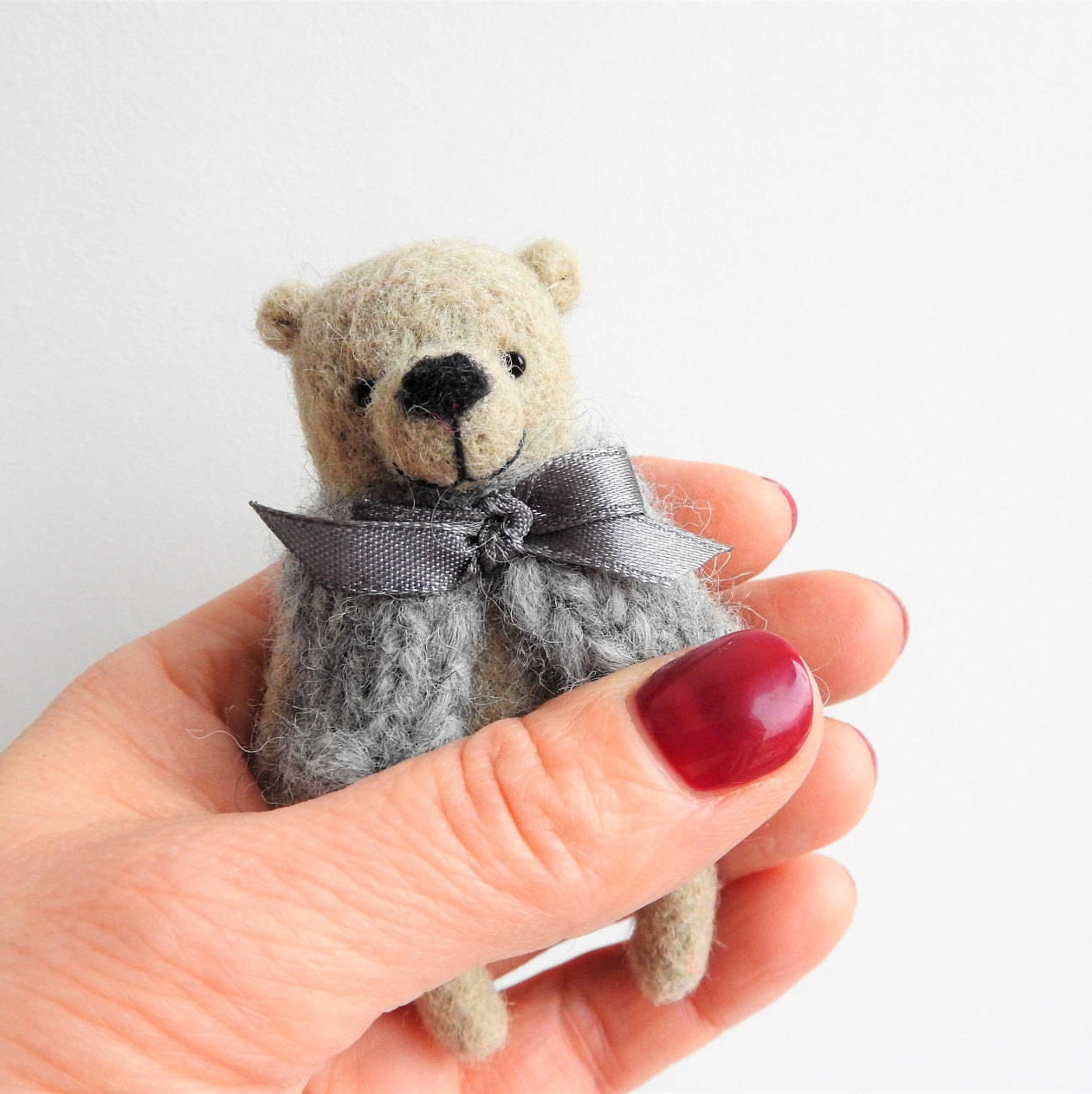 Ein Personalisiertes Geschenk, Pocket Teddybär Brosche Für Weihnachtsgeschenke Ideen Ein Personalisiertes Geschenk, Pocket Teddybär Brosche Für Weihnachtsgeschenke Ideen von MishaLaboratory