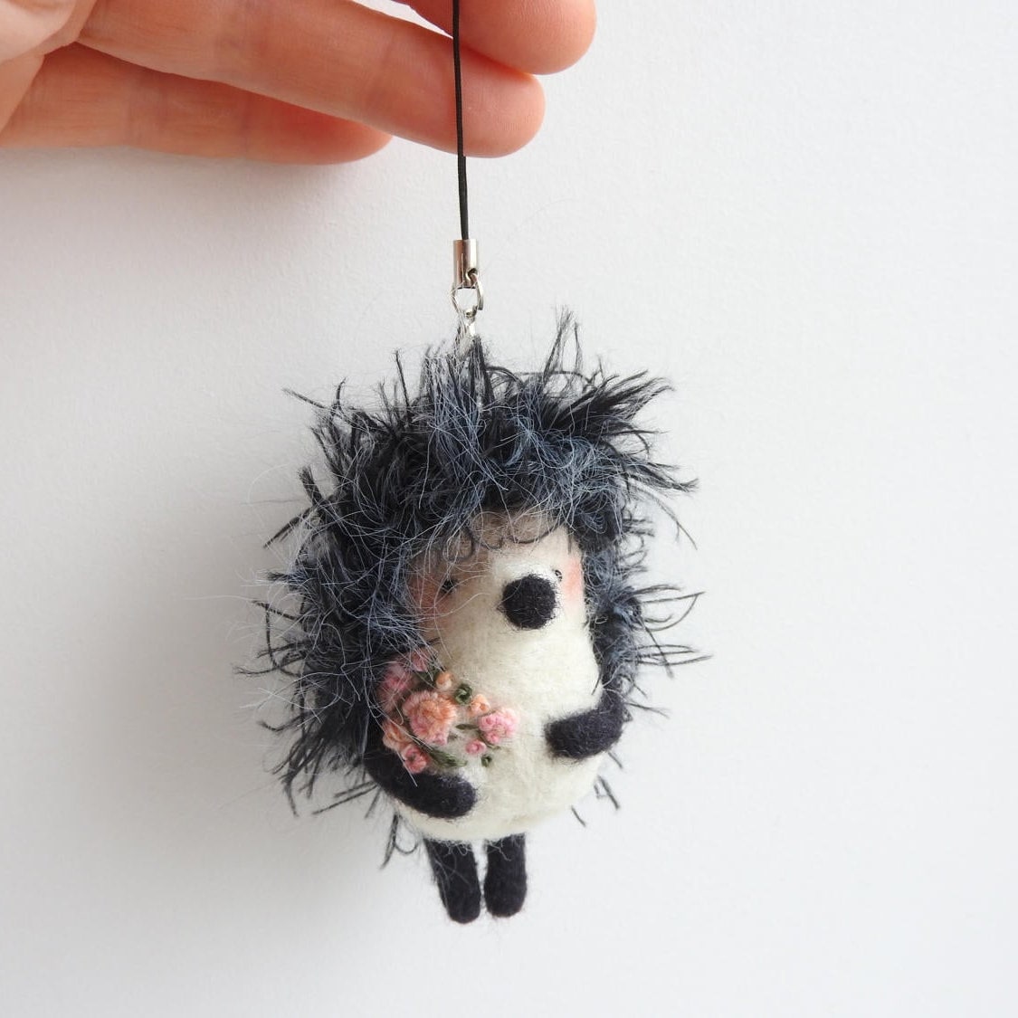 Ein Personalisiertes Geschenk/Nadel Gefilzter Igel Schlüsselanhänger Handy Accessoire Handgemachtes Mit Liebe Gemacht Ein Personalisiertes Geschenk/Nadel Gefilzter Igel Schlüsselanhänger Handy Accessoire Handgemachtes Mit Liebe Gemacht von MishaLaboratory