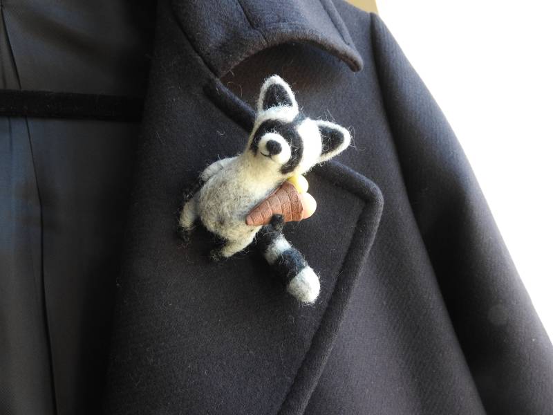 Raccon Brosche, Nadelgefilzter Raccon, Miniaturtiere, Geschenkidee Raccon Brosche, Nadelgefilzter Raccon, Miniaturtiere, Geschenkidee von MishaLaboratory