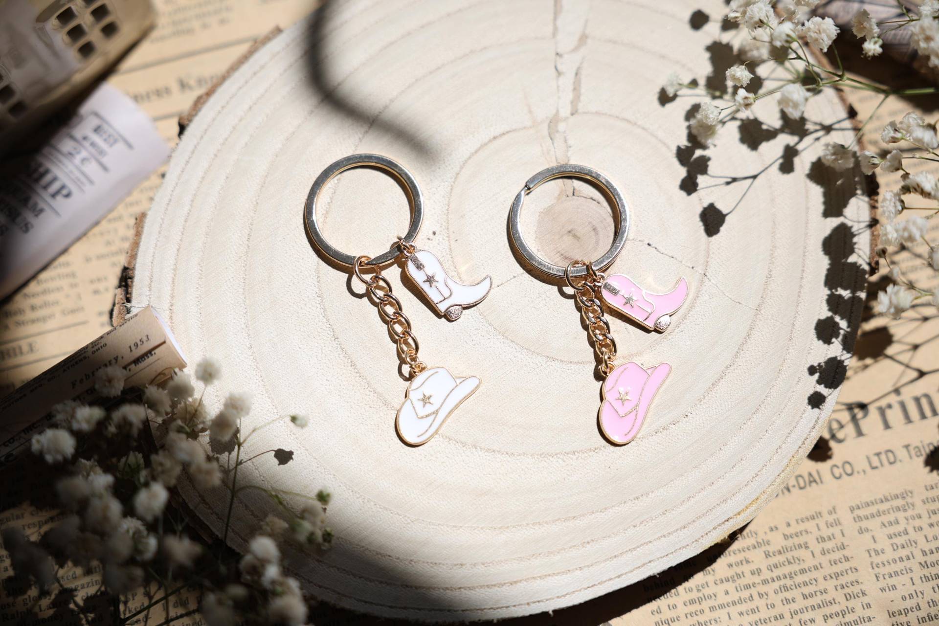 Schlüsselanhänger - Cowboy Romance | Keychain Geschenkidee Cowboyera Bookish Schlüsselanhänger - Cowboy Romance | Keychain Geschenkidee Cowboyera Bookish von Misnoop