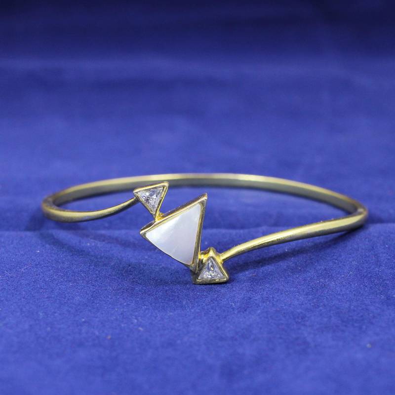 Perlmutt & Weißer Topas Boho Armreif - Zierlicher Hochzeits Statement Armband Verlobungsgeschenk Schmuck von MisomaSantiago