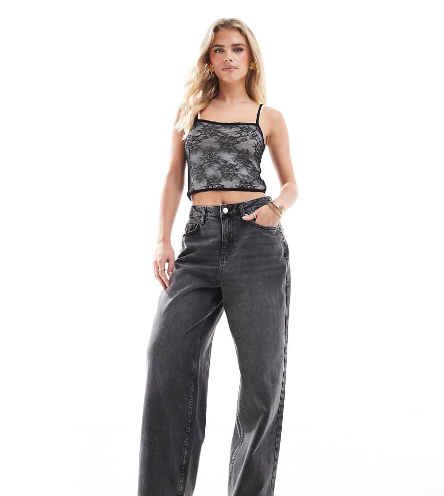 Miss Selfridge Petite - Baggy Jeans in schwarzer Waschung mit beflockten Schleifen auf Taschen von Miss Selfridge Petite