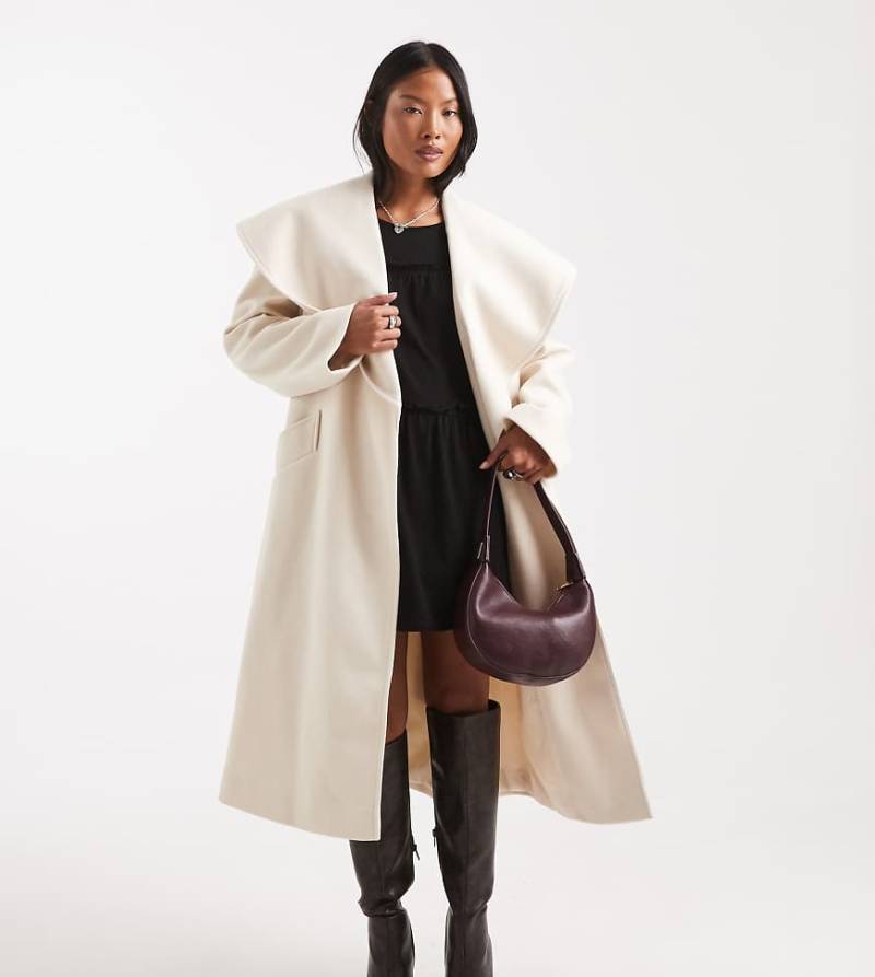 Miss Selfridge Petite - Eleganter Mantel in Creme mit Wickeldesign-Weiß von Miss Selfridge Petite
