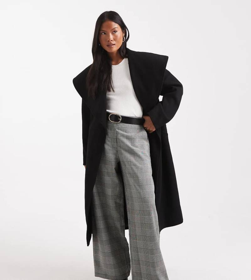 Miss Selfridge Petite - Eleganter Mantel in Schwarz mit Wickeldesign von Miss Selfridge Petite