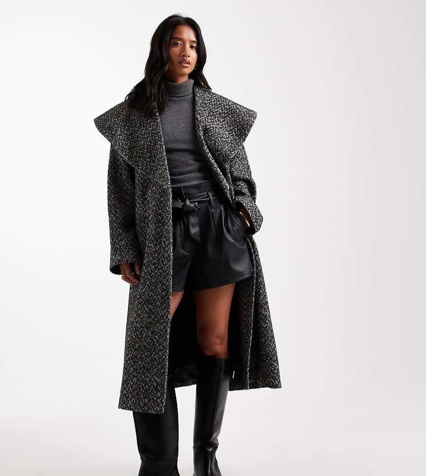 Miss Selfridge Petite - Eleganter Mantel in Wickeldesign mit Fischgrätmuster und Schalkragen-Bunt von Miss Selfridge Petite