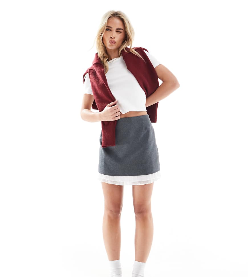 Miss Selfridge Petite - Eleganter doppellagiger Rock in Grau von Miss Selfridge Petite