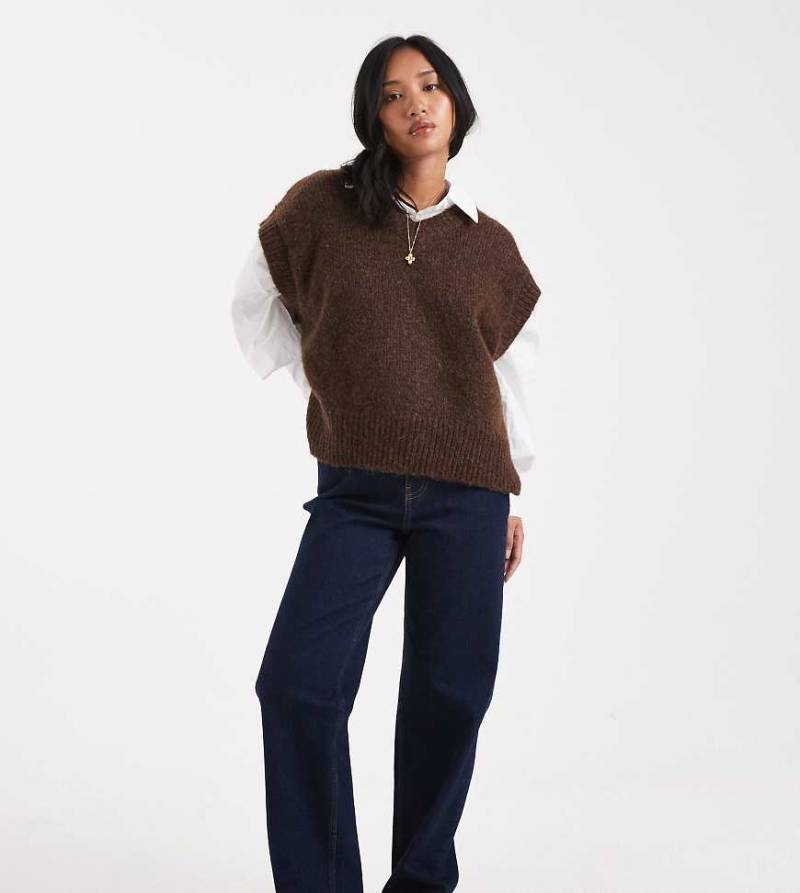 Miss Selfridge Petite - Gerade geschnittene Jeans in indigoblauer Waschung von Miss Selfridge Petite