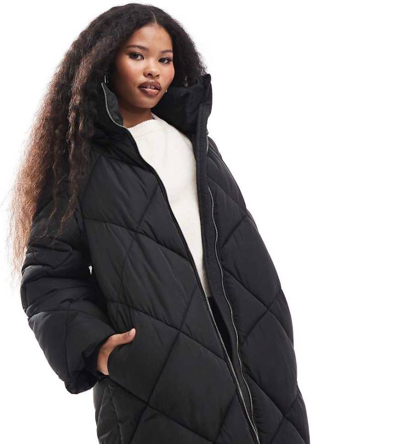Miss Selfridge Petite - Gesteppter Maxi-Puffermantel in Schwarz mit Kapuze von Miss Selfridge Petite