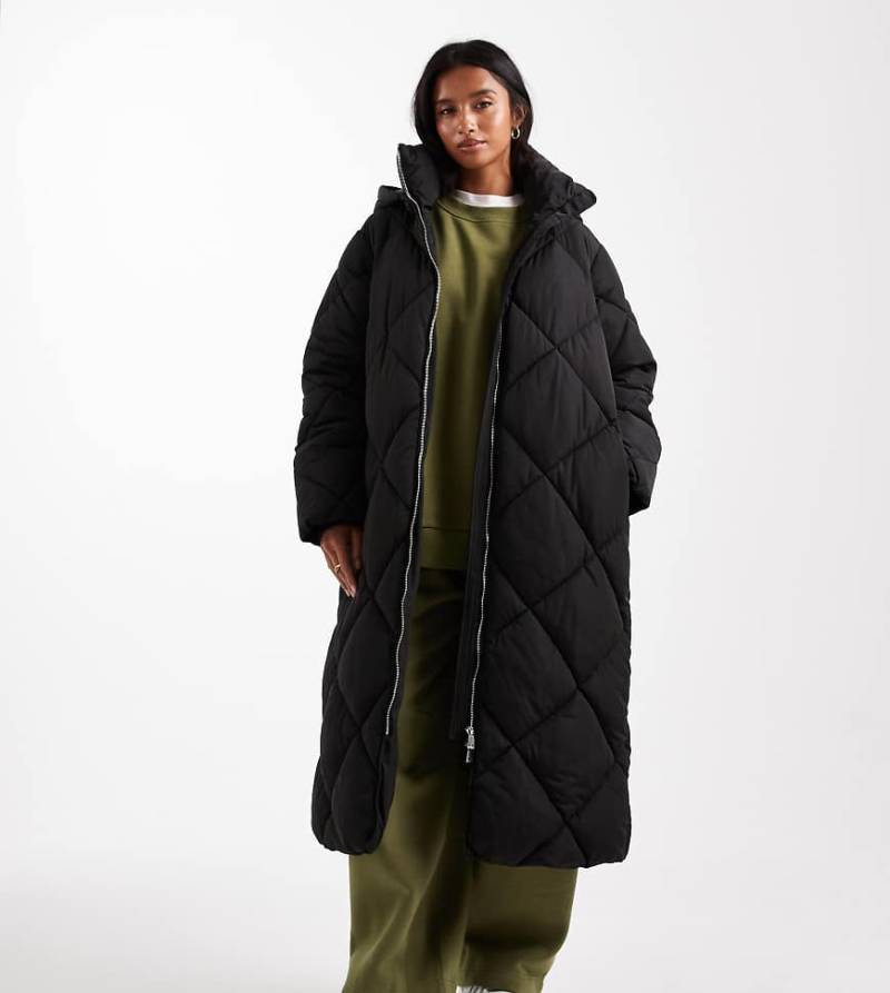 Miss Selfridge Petite - Gesteppter Maxi-Puffermantel in Schwarz mit Kapuze von Miss Selfridge Petite