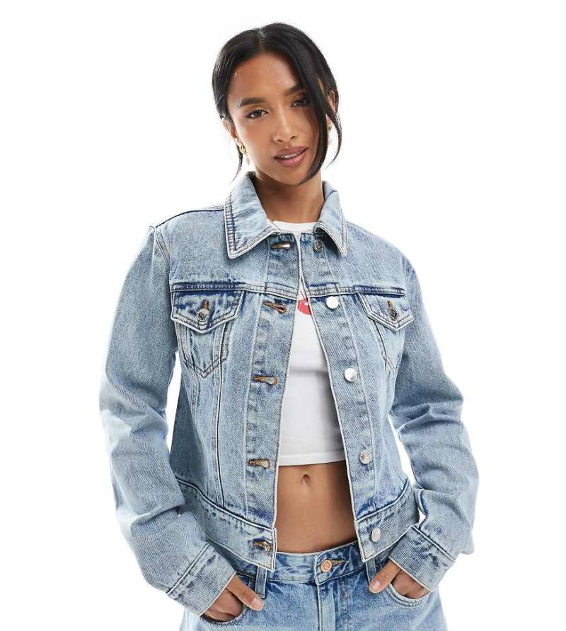 Miss Selfridge Petite - Girlfriend-Jacke aus Denim in hellblauer Waschung von Miss Selfridge Petite
