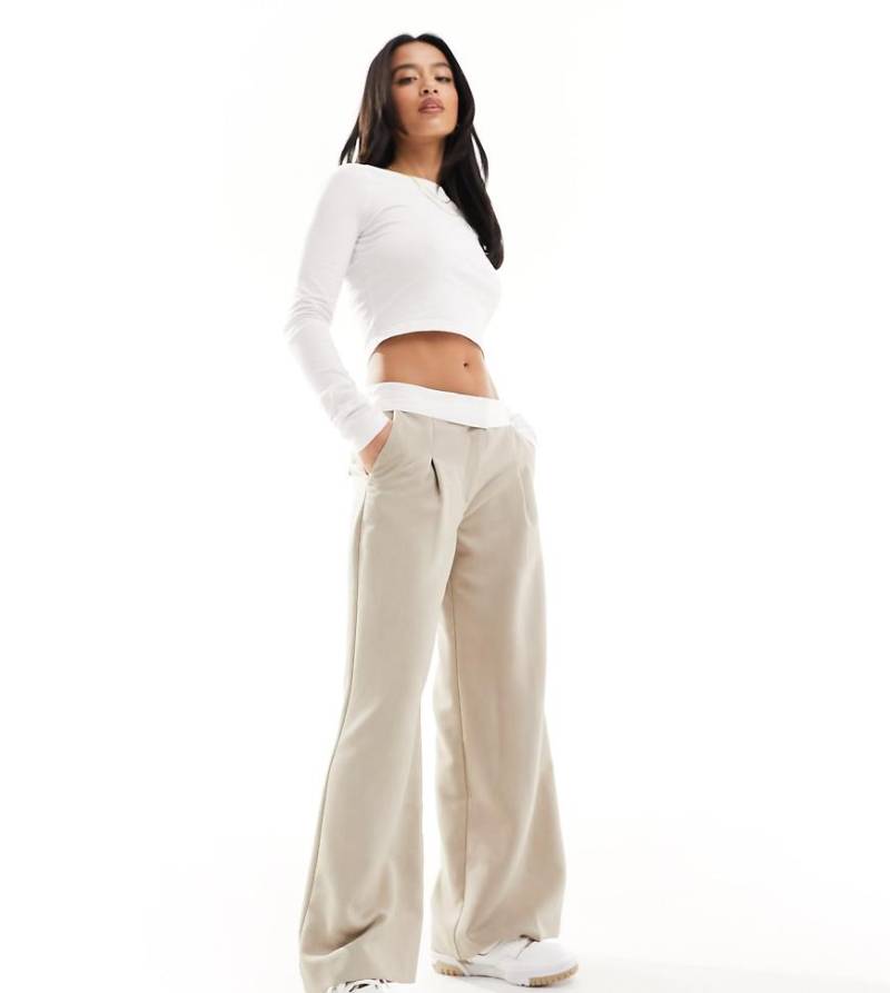 Miss Selfridge Petite - Hose in Stein mit Umschlag an der Taille-Neutral von Miss Selfridge Petite