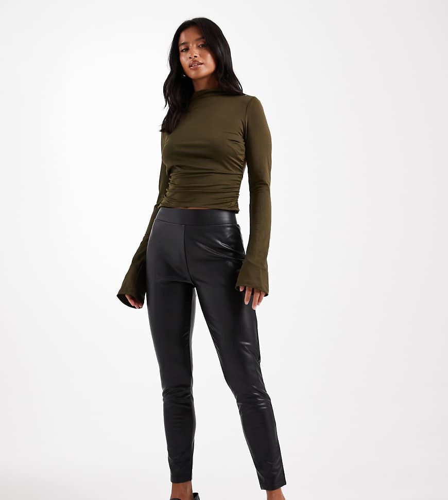 Miss Selfridge Petite - Kunstleder-Leggings in Schwarz zum Hineinschlüpfen Miss Selfridge Petite - Kunstleder-Leggings in Schwarz zum Hineinschlüpfen von Miss Selfridge Petite