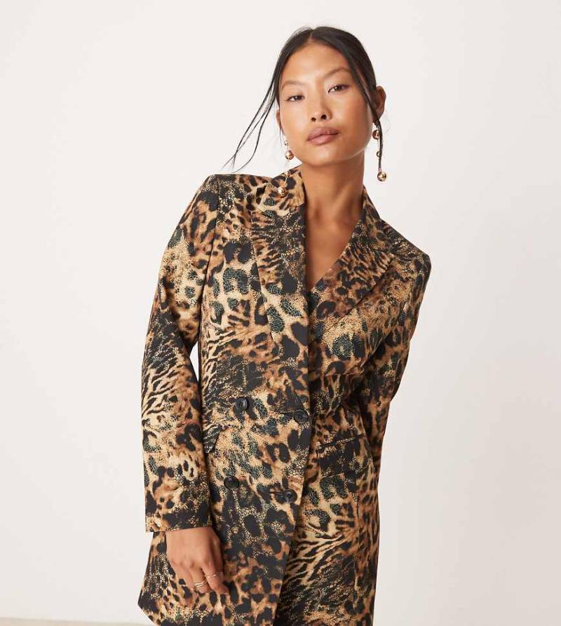 Miss Selfridge Petite - Lang geschnittenes Blazer-Kleid mit Animalprint-Bunt von Miss Selfridge Petite