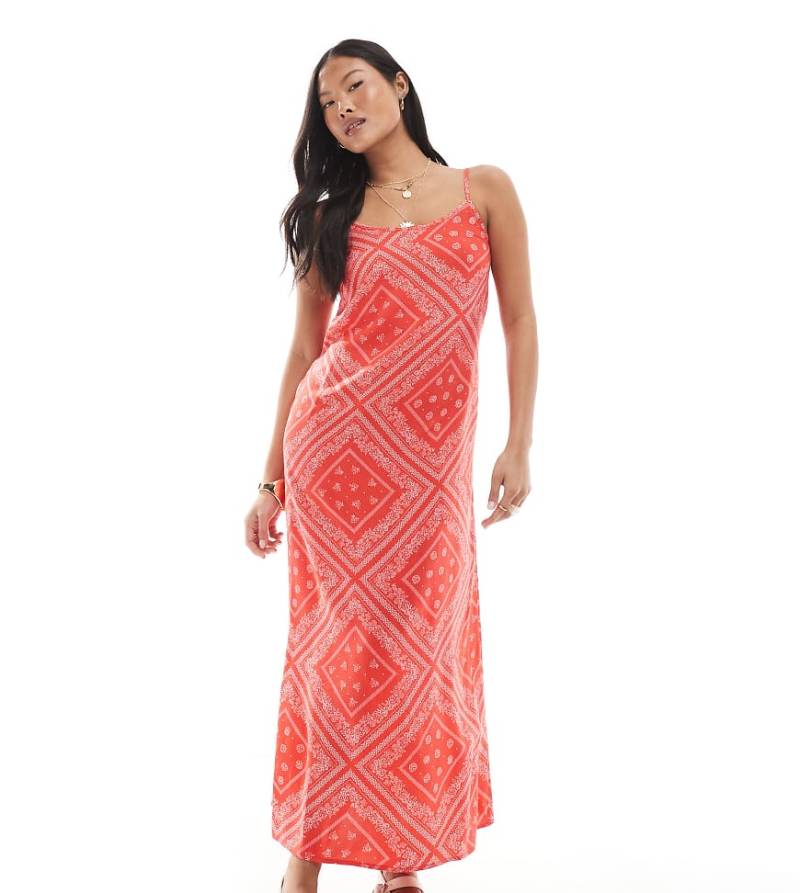 Miss Selfridge Petite - Maxi-Trägerkleid mit Bandana-Print, schmalen Trägern und U-Ausschnitt-Bunt von Miss Selfridge Petite