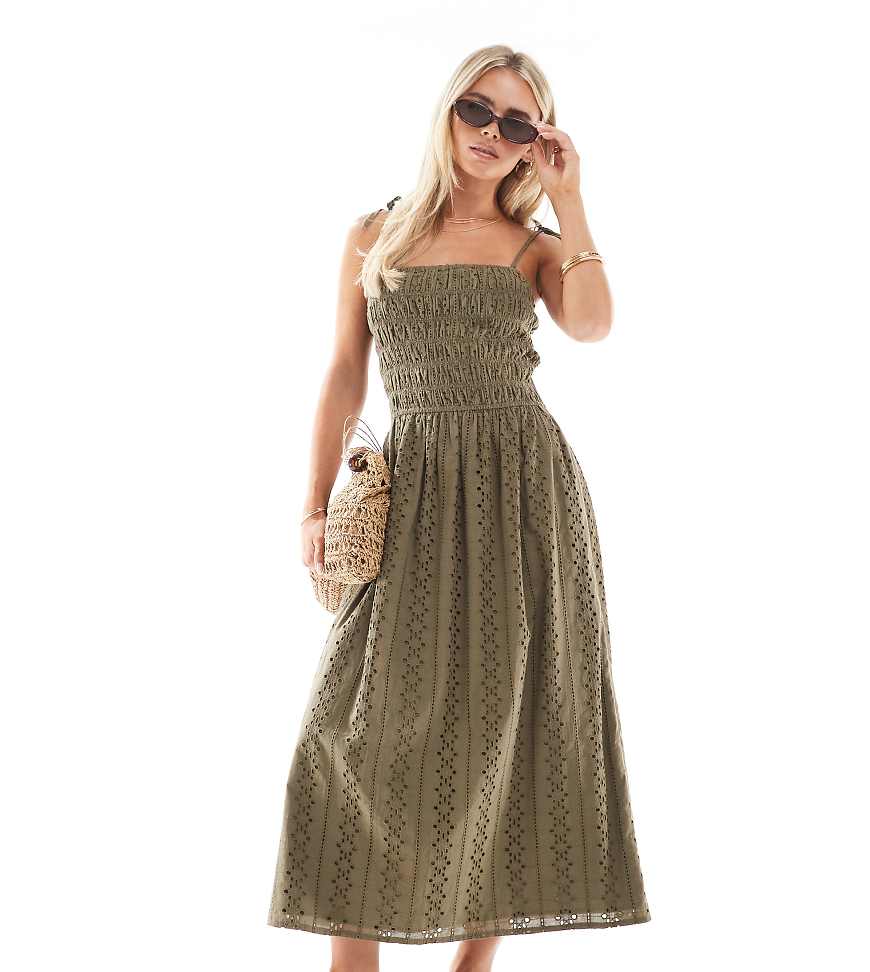 Miss Selfridge Petite - Maxikleid in Khaki mit Lochstickerei und Riemchenträgern-Grün Miss Selfridge Petite - Maxikleid in Khaki mit Lochstickerei und Riemchenträgern-Grün von Miss Selfridge Petite