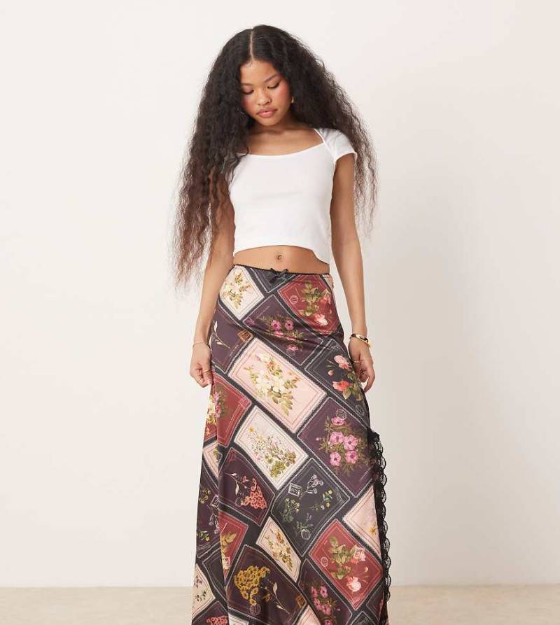 Miss Selfridge Petite - Maxirock mit Patchwork-Postkartenmuster-Bunt von Miss Selfridge Petite