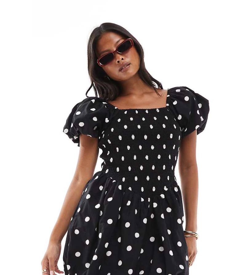 Miss Selfridge Petite - Minikleid in Schwarz mit Ballonsaum und Punktemuster-Bunt von Miss Selfridge Petite