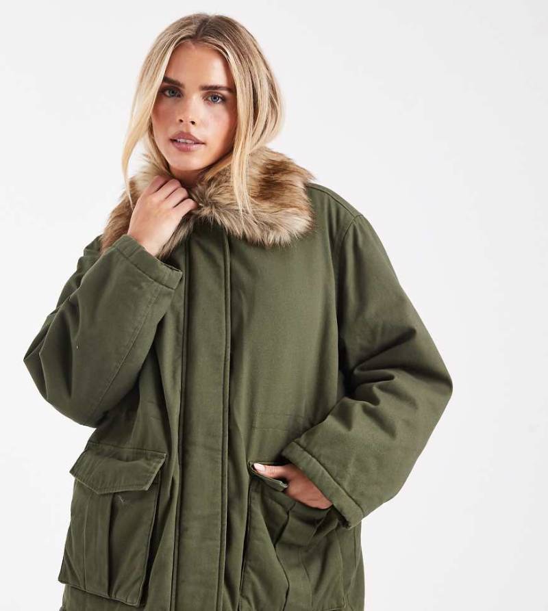 Miss Selfridge Petite - Parka in Khaki mit Kunstpelz-Kragen-Grün von Miss Selfridge Petite