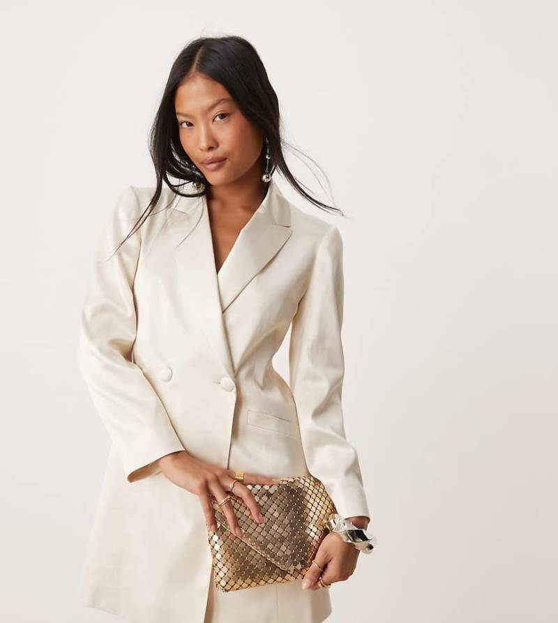 Miss Selfridge Petite - Satin-Blazer in Champagner-Rosa von Miss Selfridge Petite