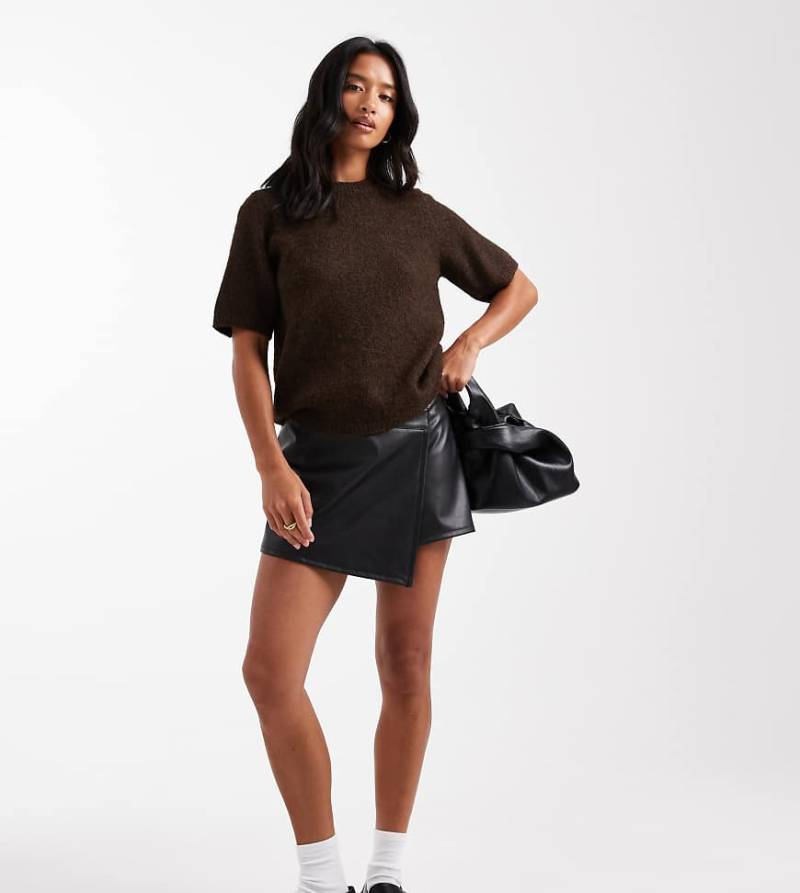 Miss Selfridge Petite - Skort aus Kunstleder in Schwarz von Miss Selfridge Petite