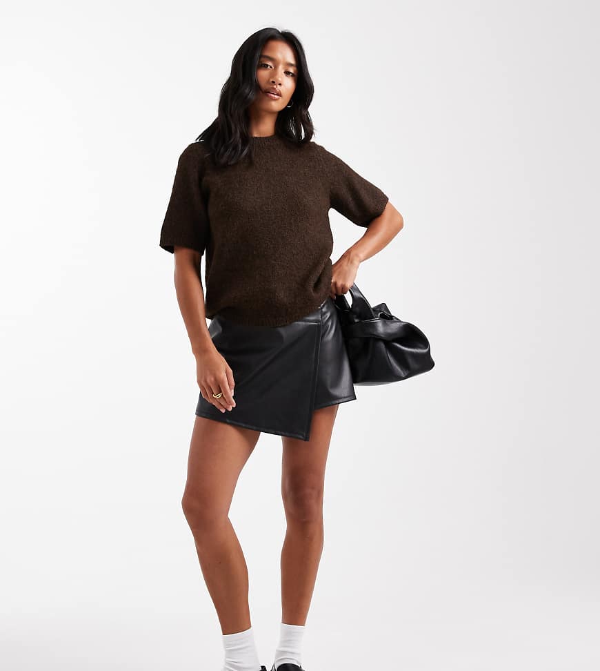 Miss Selfridge Petite - Skort aus Kunstleder in Schwarz von Miss Selfridge Petite
