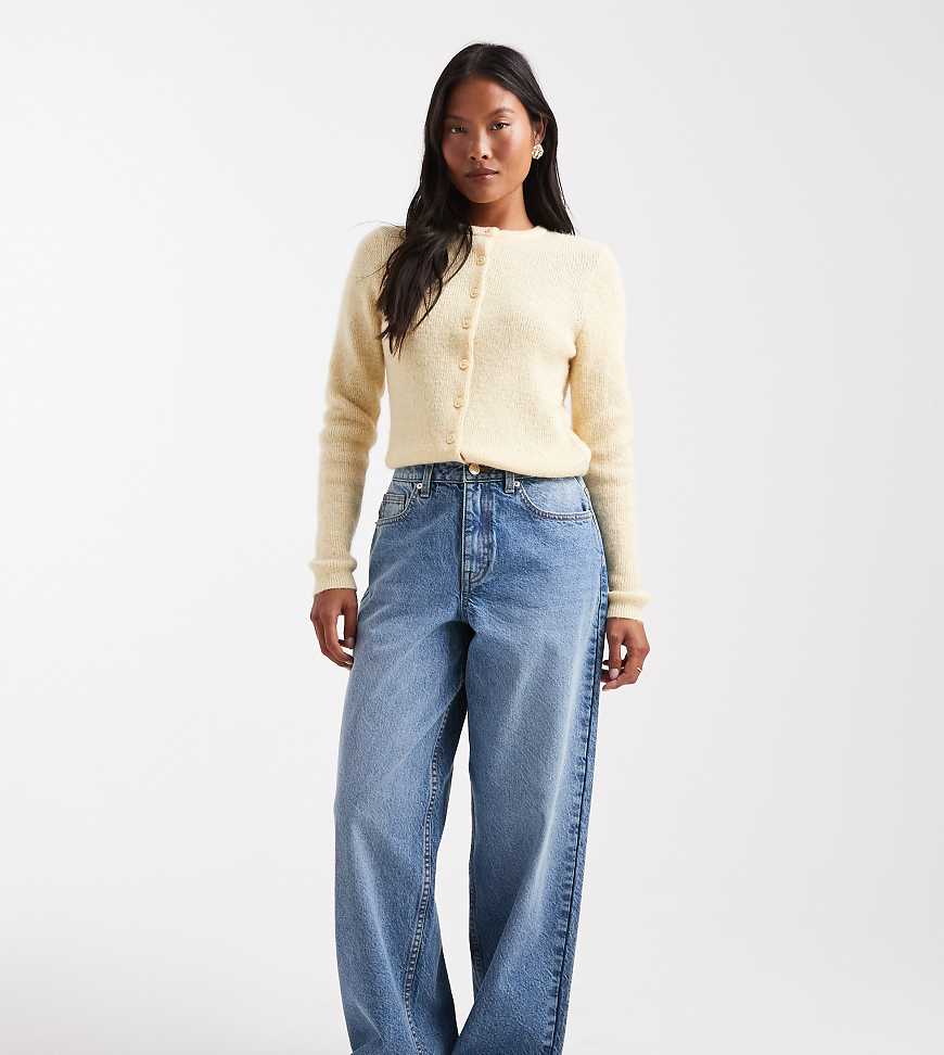 Miss Selfridge Petite - Weite Jeans in mittelblauer Waschung von Miss Selfridge Petite