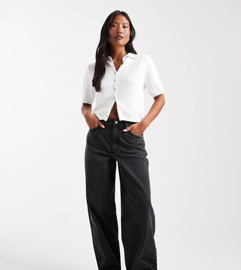 Miss Selfridge Petite - Weite Jeans in verwaschenem Schwarz von Miss Selfridge Petite