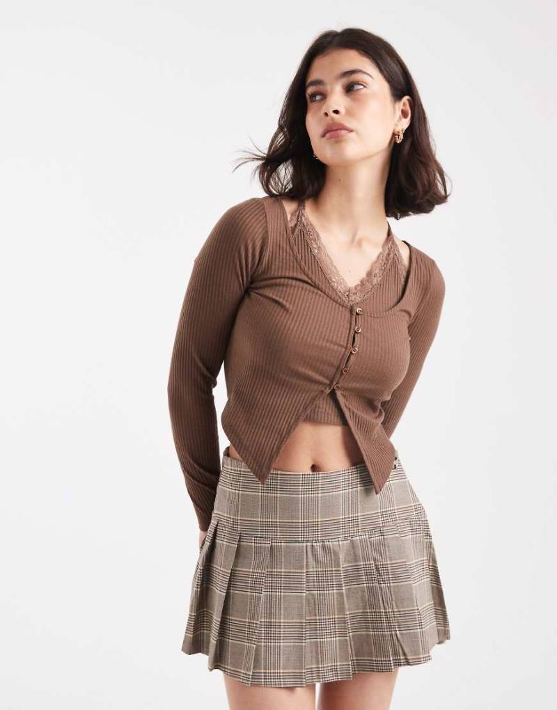 Miss Selfridge - 2-in-1 - Strickjacke und geripptes Oberteil in Schokobraun-Brown von Miss Selfridge