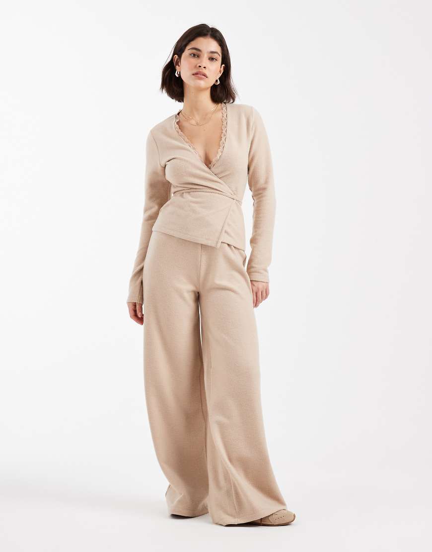 Miss Selfridge - Angeraute Hose in Pilzbraun mit weitem Bein und Waffelstruktur-Brown von Miss Selfridge