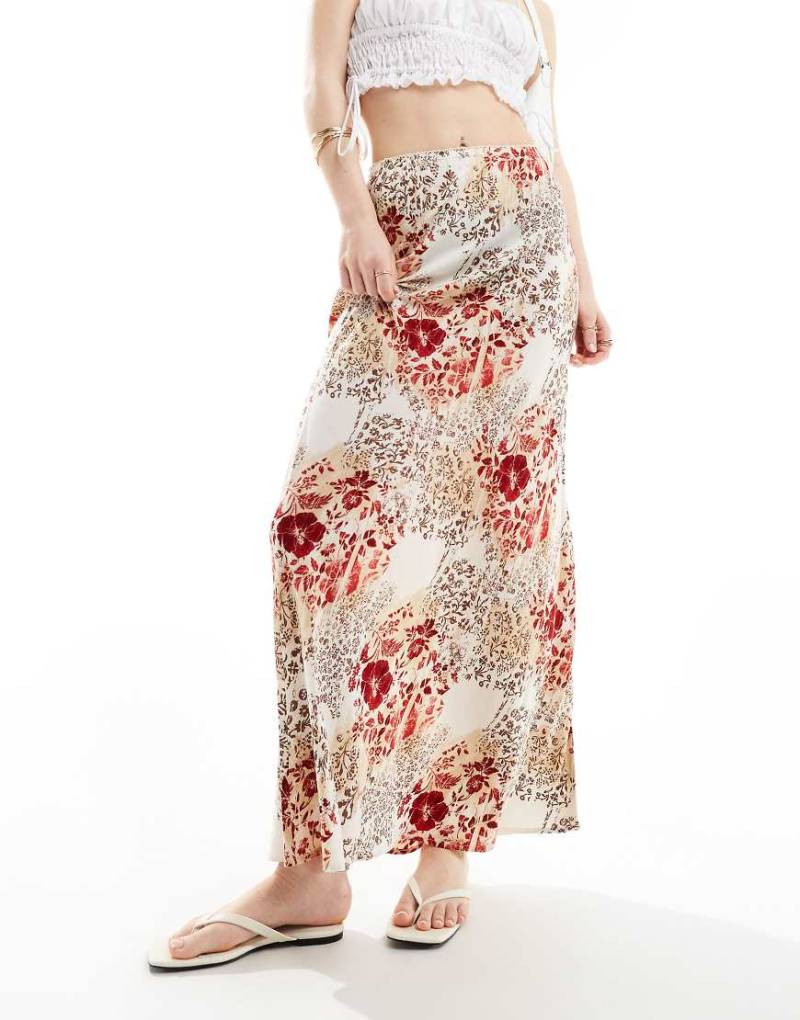 Miss Selfridge - Asymmetrisch geschnittener Maxirock mit Patchwork-Print und Picot-Borte-Bunt von Miss Selfridge