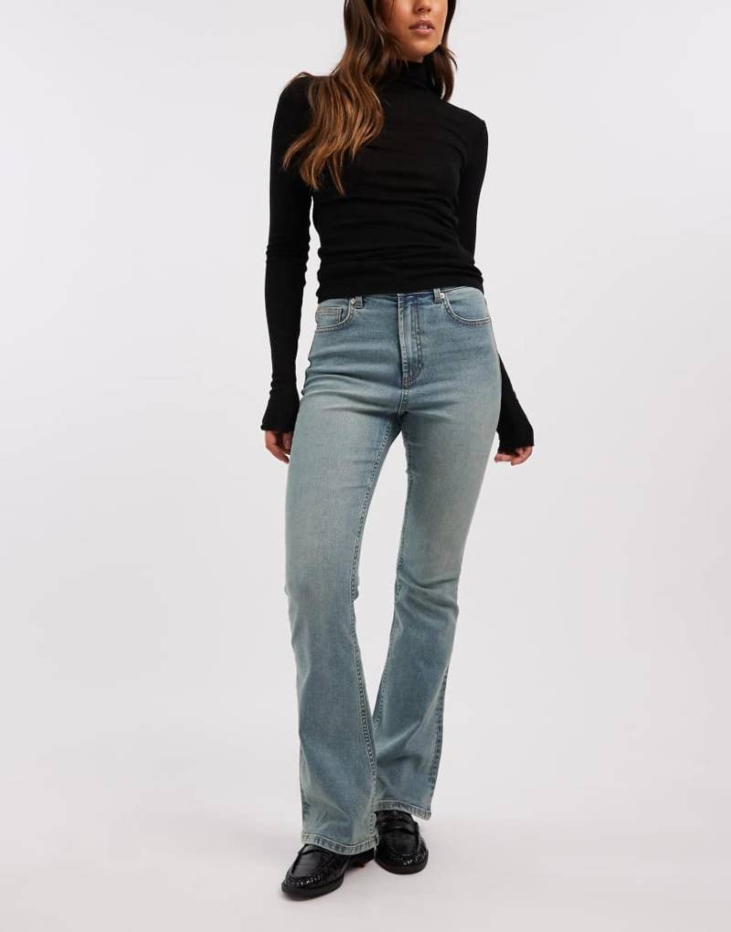 Miss Selfridge - Ausgestellte Jeans in Dirty-Waschung-Blau Miss Selfridge - Ausgestellte Jeans in Dirty-Waschung-Blau von Miss Selfridge