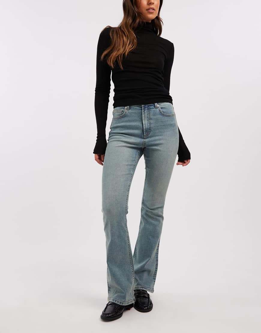 Miss Selfridge - Ausgestellte Jeans in Dirty-Waschung-Blau von Miss Selfridge