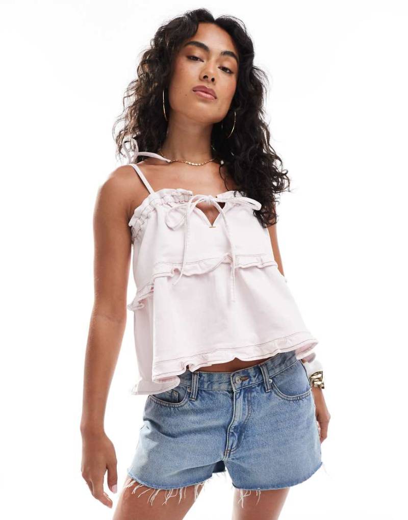 Miss Selfridge - Ausgestelltes Jeans-Oberteil in hellrosa Waschung mit Rüschen-Weiß von Miss Selfridge