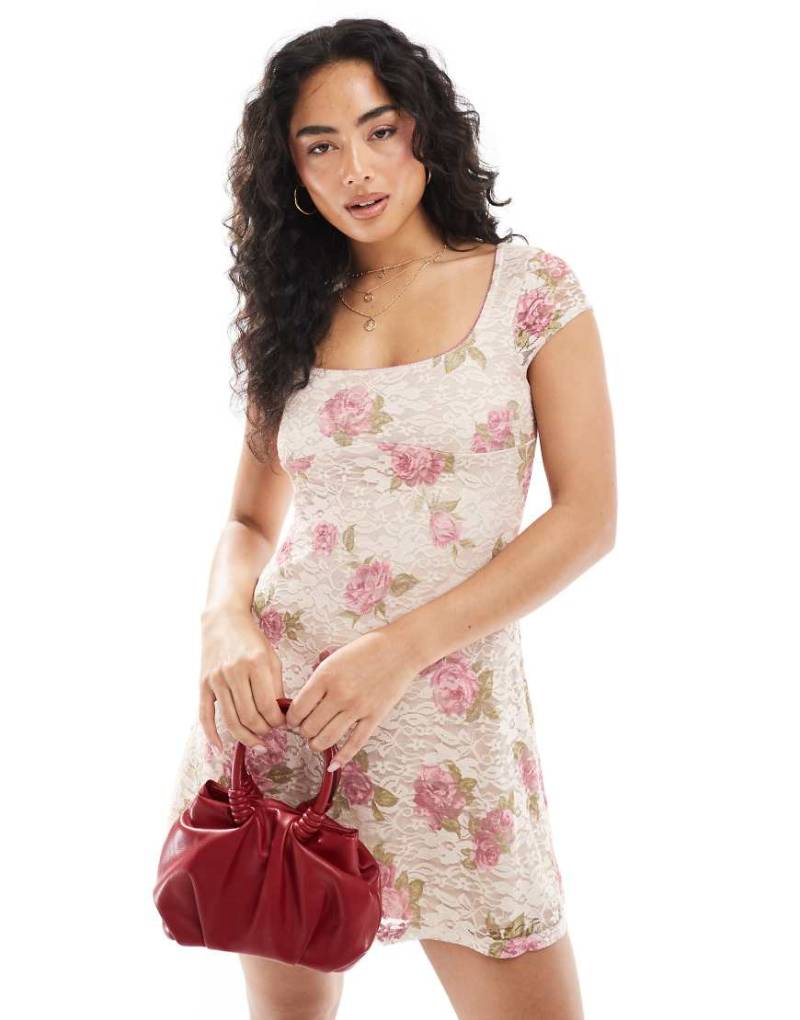 Miss Selfridge - Ausgestelltes Kleid in Rosa mit eckigem Ausschnitt und Blumenmuster von Miss Selfridge