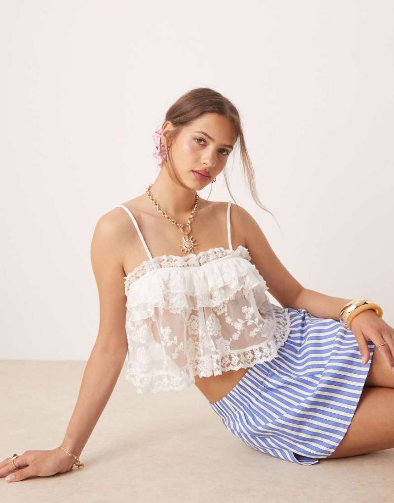 Miss Selfridge - Babydoll-Oberteil aus hochwertiger Spitze in Weiß von Miss Selfridge