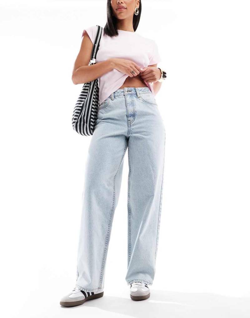 Miss Selfridge - Baggy-Jeans in heller Bleach-Waschung-Blau von Miss Selfridge