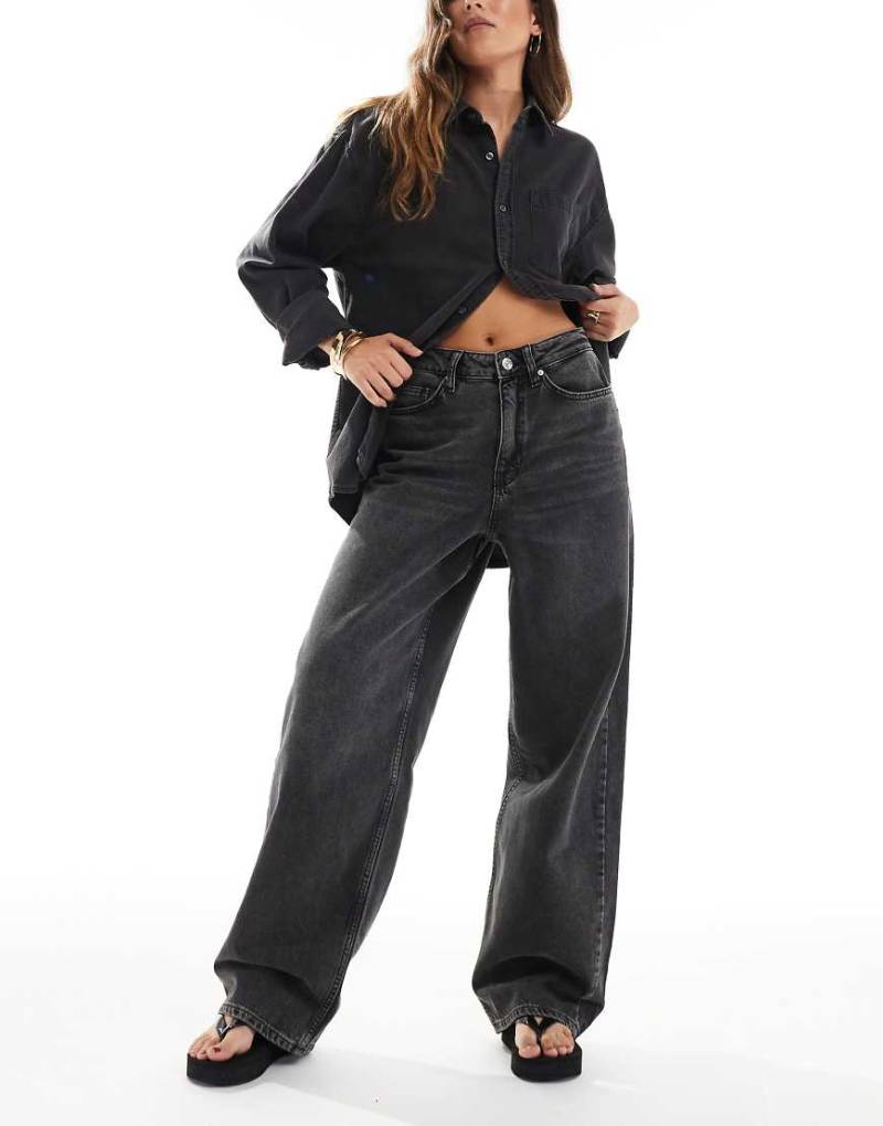 Miss Selfridge - Baggy-Jeans in heller Waschung in Schwarz von Miss Selfridge